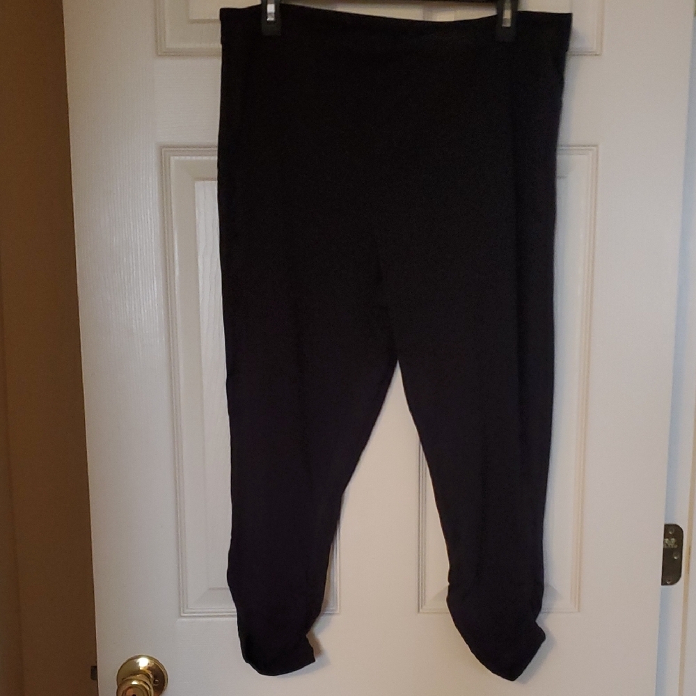 Be Inspired Black Cropped Pants